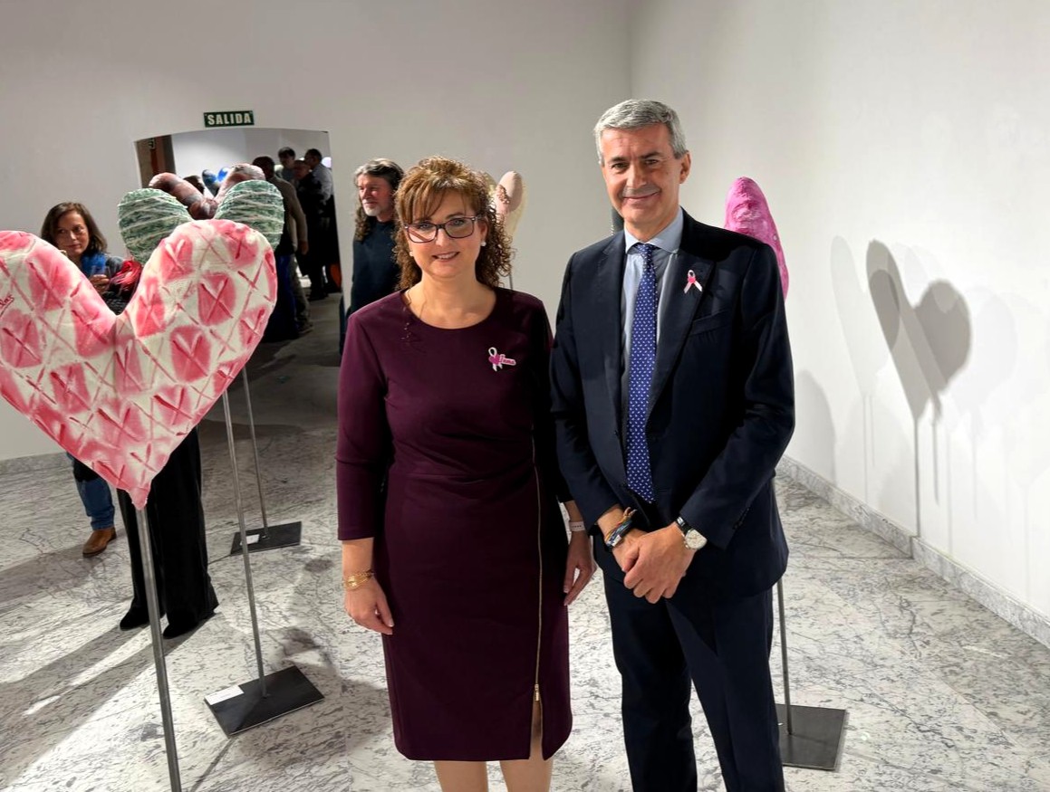 FOTO11_CorazonesConAlma_Exposición_InauguraciónSanClemente_DelegadoJunta_28112025