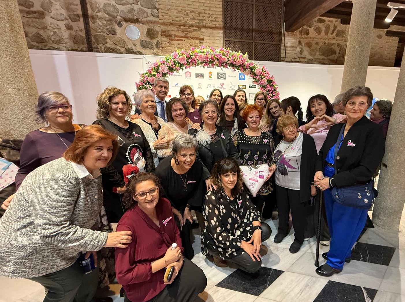 FOTO2_CorazonesConAlma_Exposición_InauguraciónSanClemente_DelegadoJunta_28112025