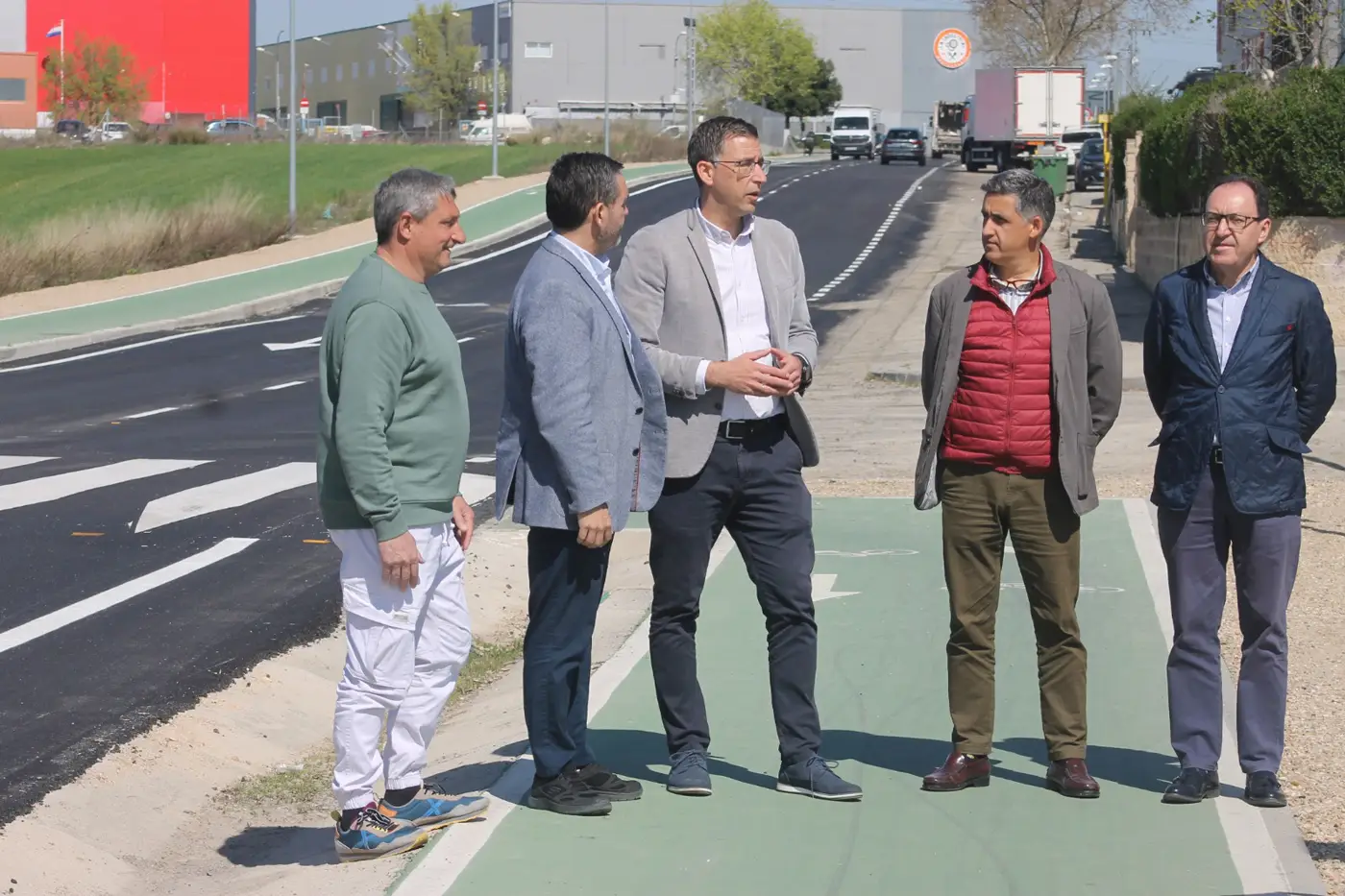 El alcalde de Seseña y representantes de la Diputación visitan la finalización de la apertura del Camino de Ciempozuelos (5)