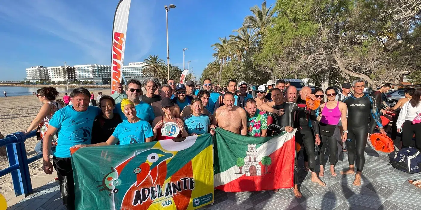Nadadores del C.N. Máster Torrijos en la Travesía de Santa Faz en Alicante