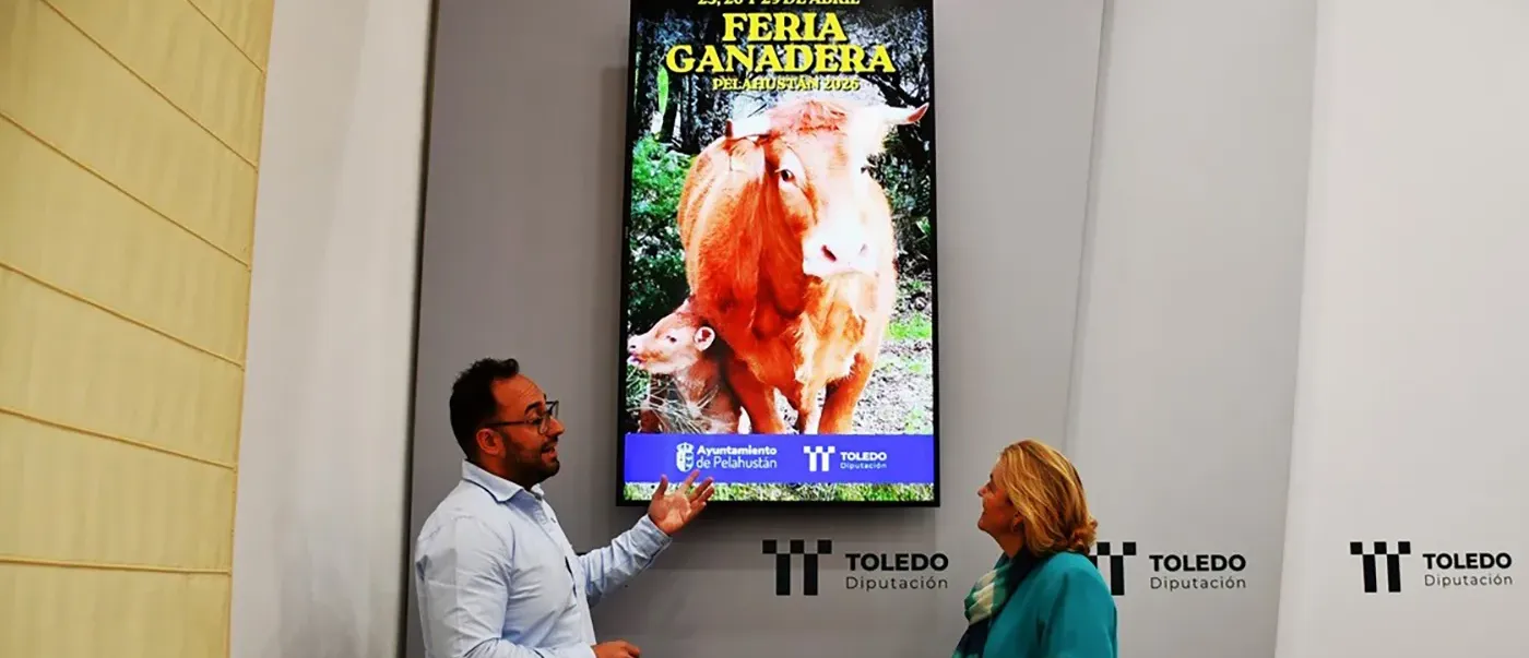 Asistentes y ganado en la feria ganadera de Pelahustán 2026 en la Sierra de San Vicente