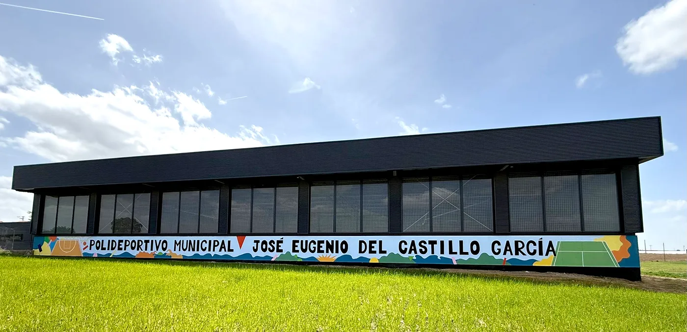 Con un presupuesto de 45.000 euros, los trabajos se centran en la renovación de la pista polideportiva y el pabellón