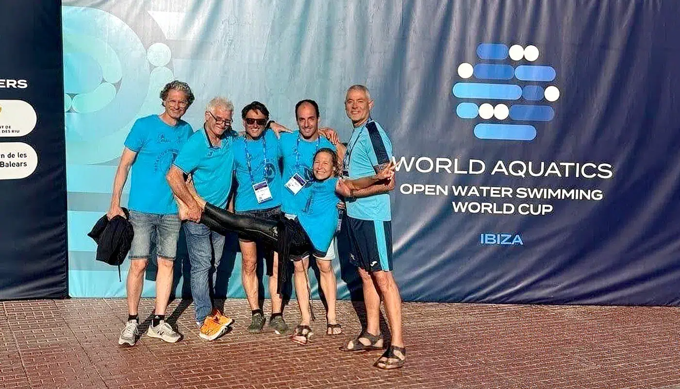 Nadadores del Máster Torrijos compitiendo en el Campeonato de España
