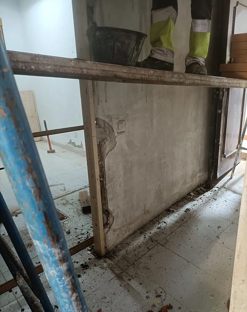Obras de rehabilitación del edificio consistorial de Otero (5)
