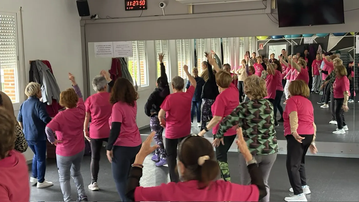 Participantes en la Master Class de Zumba en Camarena celebrada en el Gimnasio Municipal