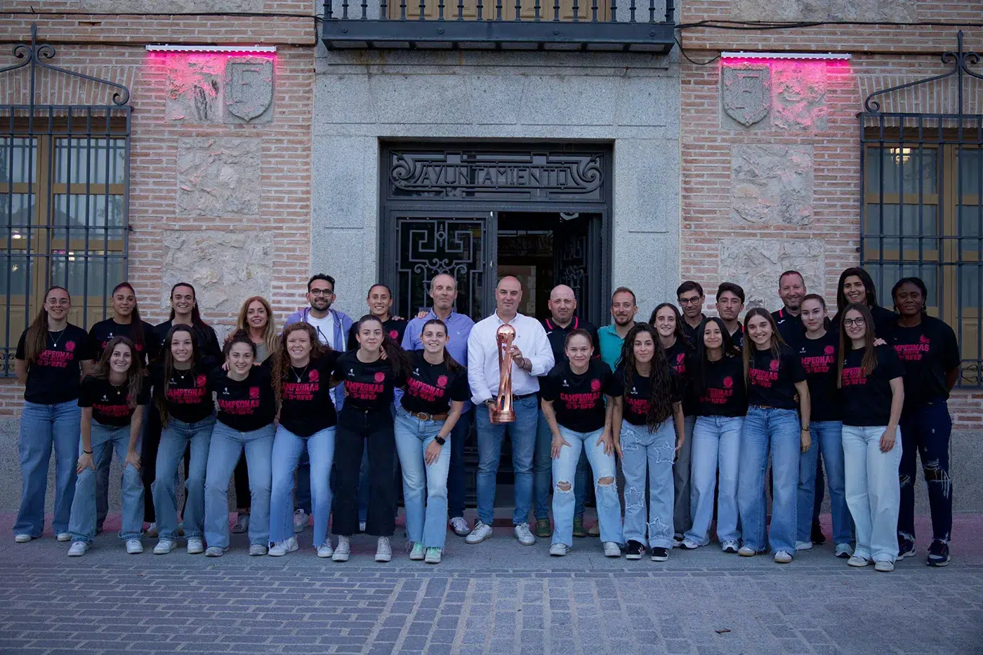 Recepción del Femeninas Soliss Fuensalida en el Ayuntamiento tras el ascenso