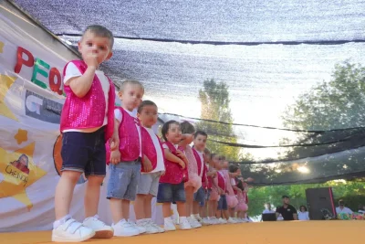 Alumnos de la Escuela Infantil Municipal Pequeñines durante la fiesta de fin de curso en Torrijos (15)