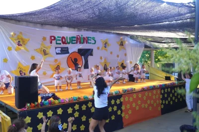 Alumnos de la Escuela Infantil Municipal Pequeñines durante la fiesta de fin de curso en Torrijos (2)