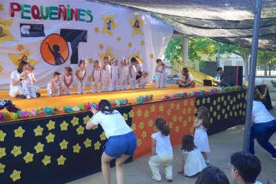 Alumnos de la Escuela Infantil Municipal Pequeñines durante la fiesta de fin de curso en Torrijos (6)