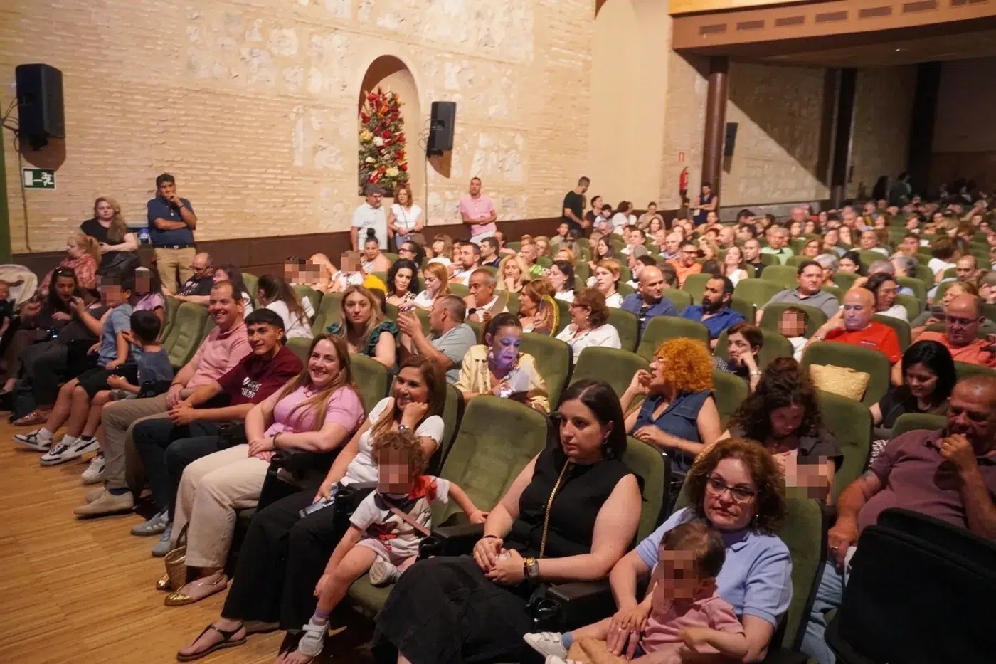 Alumnos de la Escuela Municipal de Baile Moderno y Zumba durante su actuación en el Palacio de Pedro I (14)