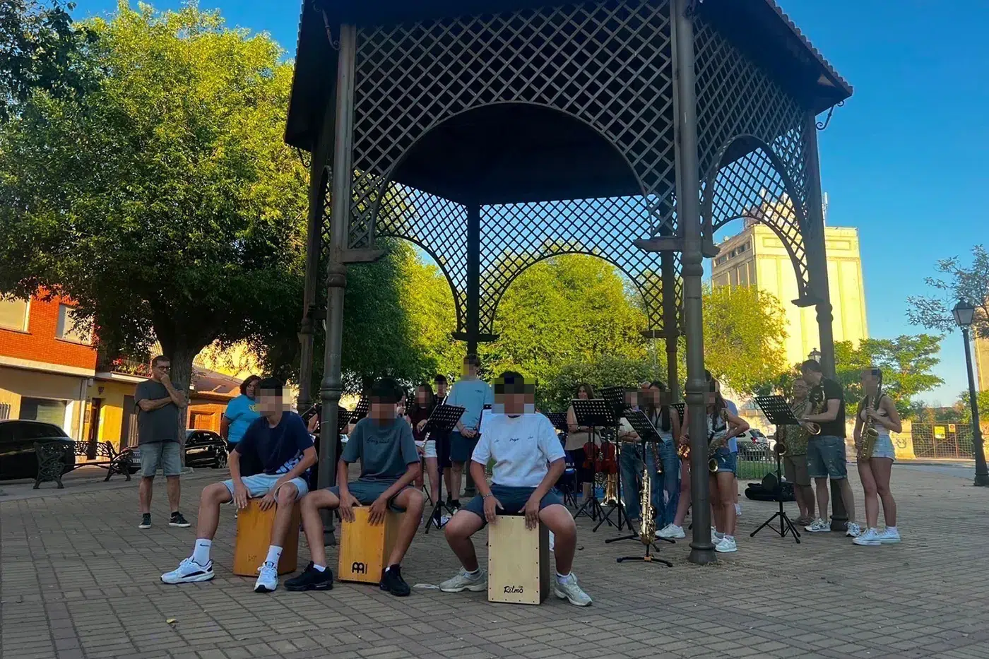 Alumnos y antiguos alumnos participan en “Música al fresco” en Torrijos (10)
