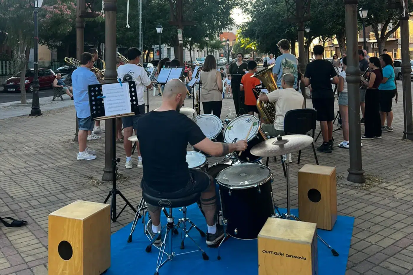 Alumnos y antiguos alumnos participan en “Música al fresco” en Torrijos (7)