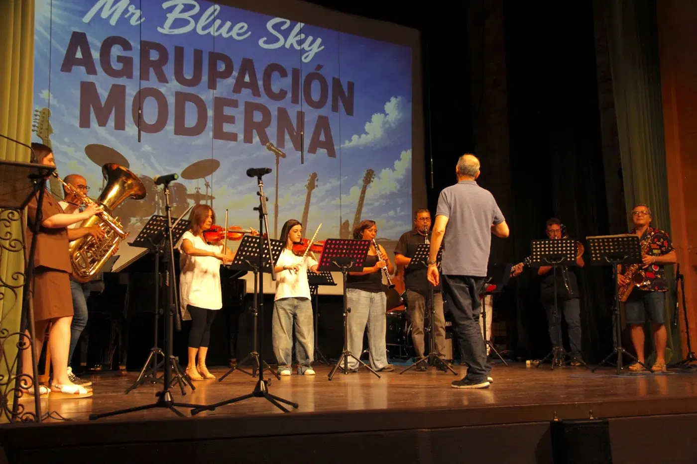 Escuela Municipal de Música y Danza Maestro Gómez de Agüero durante el festival fin de curso en Torrijos (22)