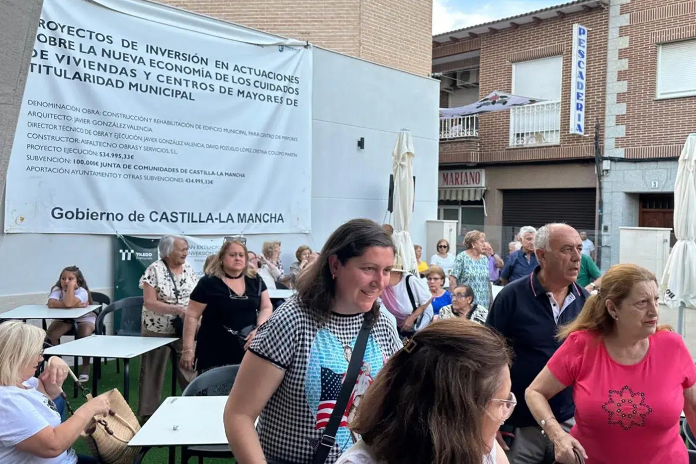 Inauguración del Centro de Mayores de Santa Olalla con vecinos y representantes municipales (9)