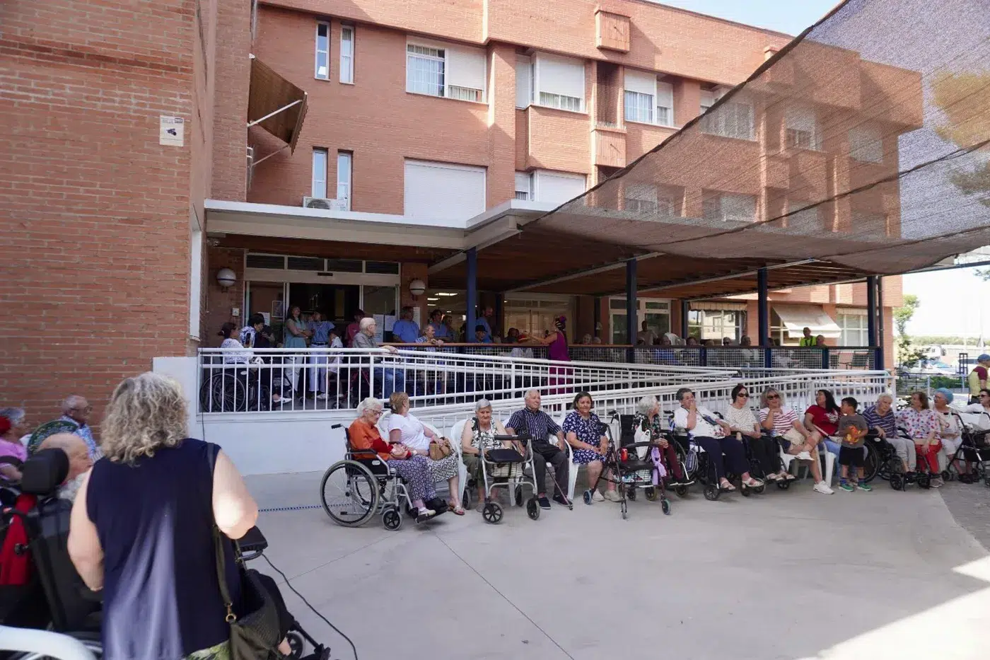 La copla protagoniza la jornada cultural para la tercera edad en la residencia Quijote y Sancho (1)