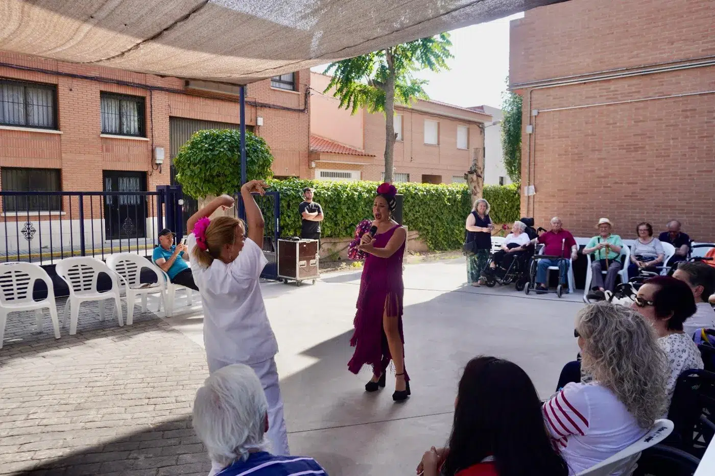 La copla protagoniza la jornada cultural para la tercera edad en la residencia Quijote y Sancho (3)