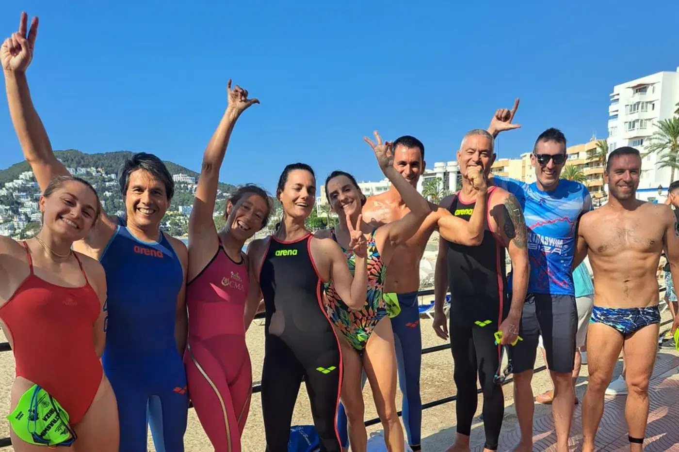 Nadadores del Máster Torrijos durante una prueba de aguas abiertas en Ibiza y Formentera (3)