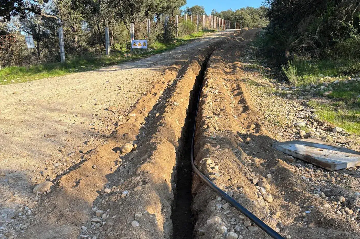 Obras de canalización y mejora de sus infraestructuras de saneamiento y conectividad en Hormigos (3)