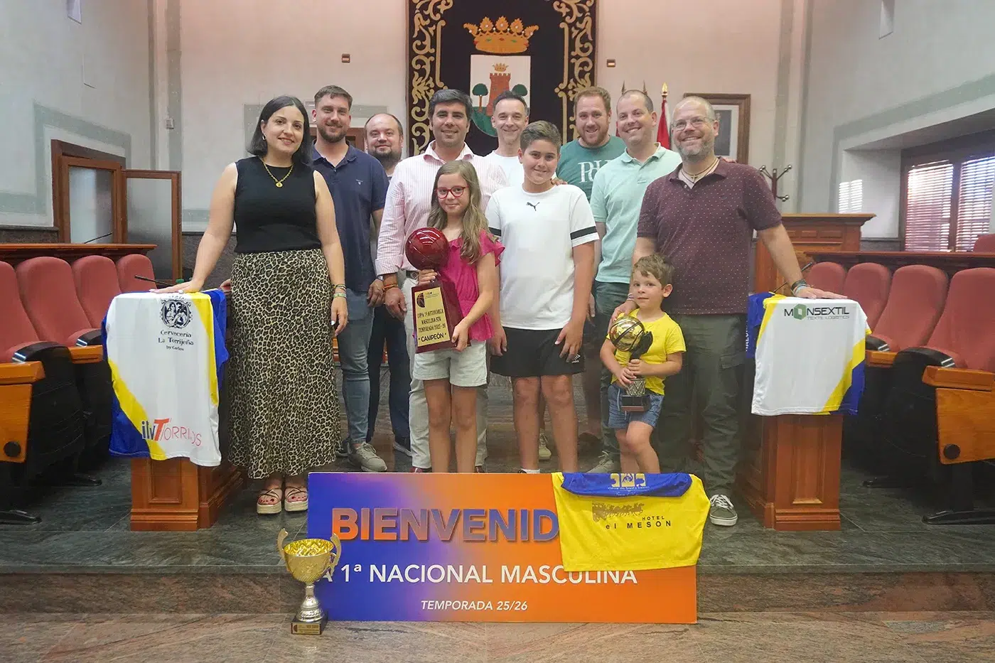 Recepción oficial del equipo de gobierno al Club Baloncesto Torrijos por el reconocimiento a su brillante temporada (1)