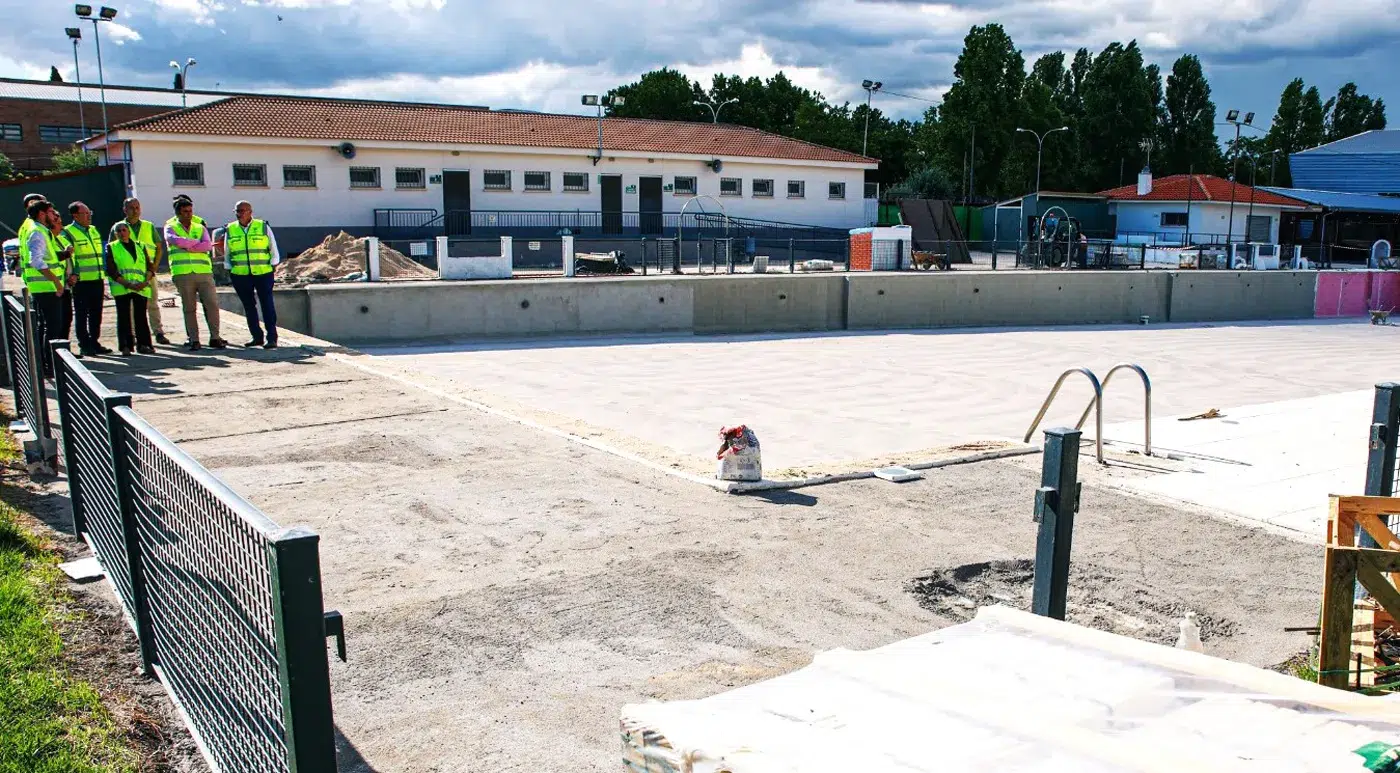 Visita institucional a las obras de renovación de la piscina municipal de verano de Torrijos (2) Visita institucional a las obras de renovación de la piscina municipal de verano de Torrijos (2)