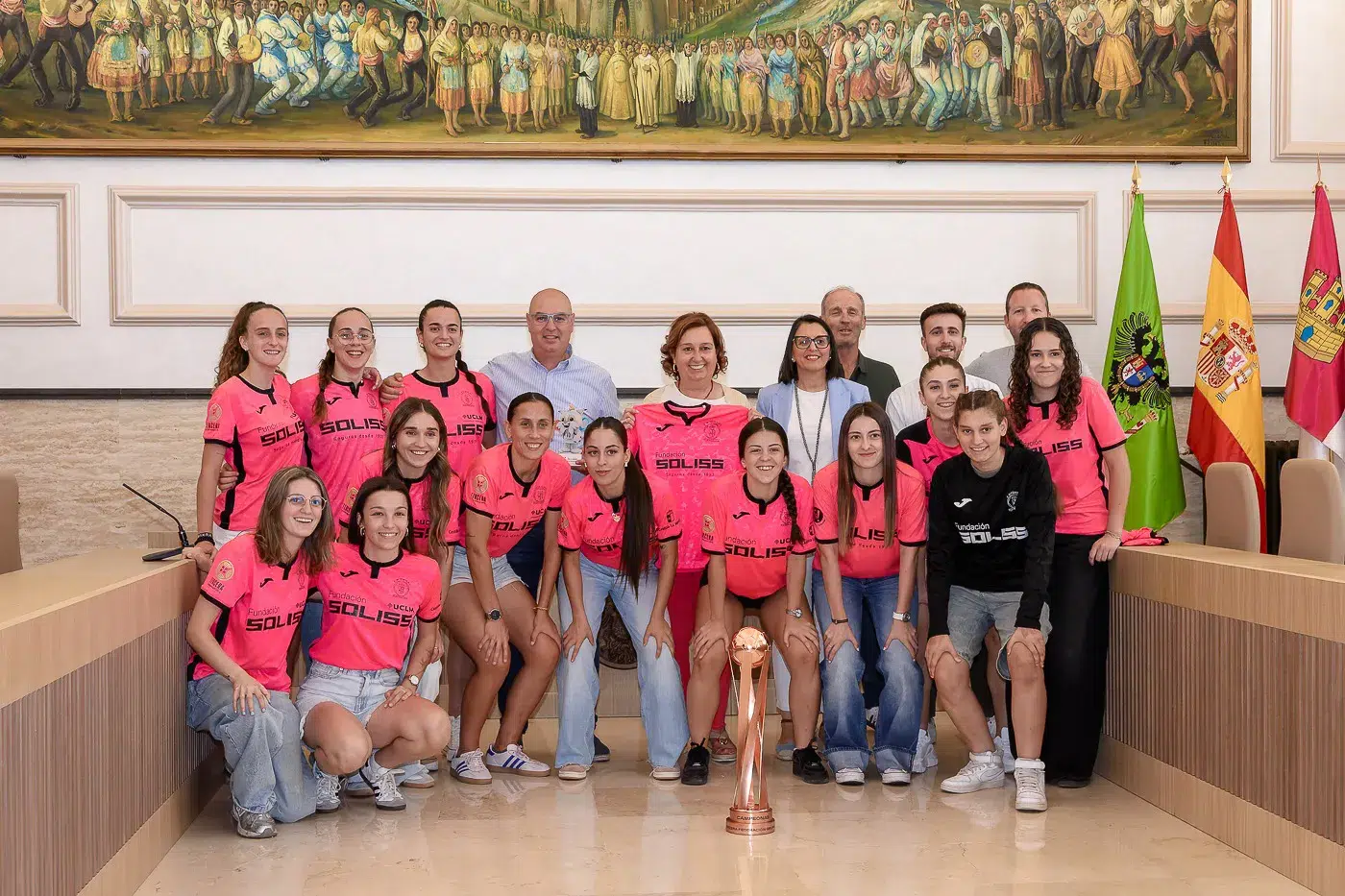 Recepción de la Diputación de Toledo al EM Féminas Soliss Fuensalida por su ascenso a Segunda RFEF
