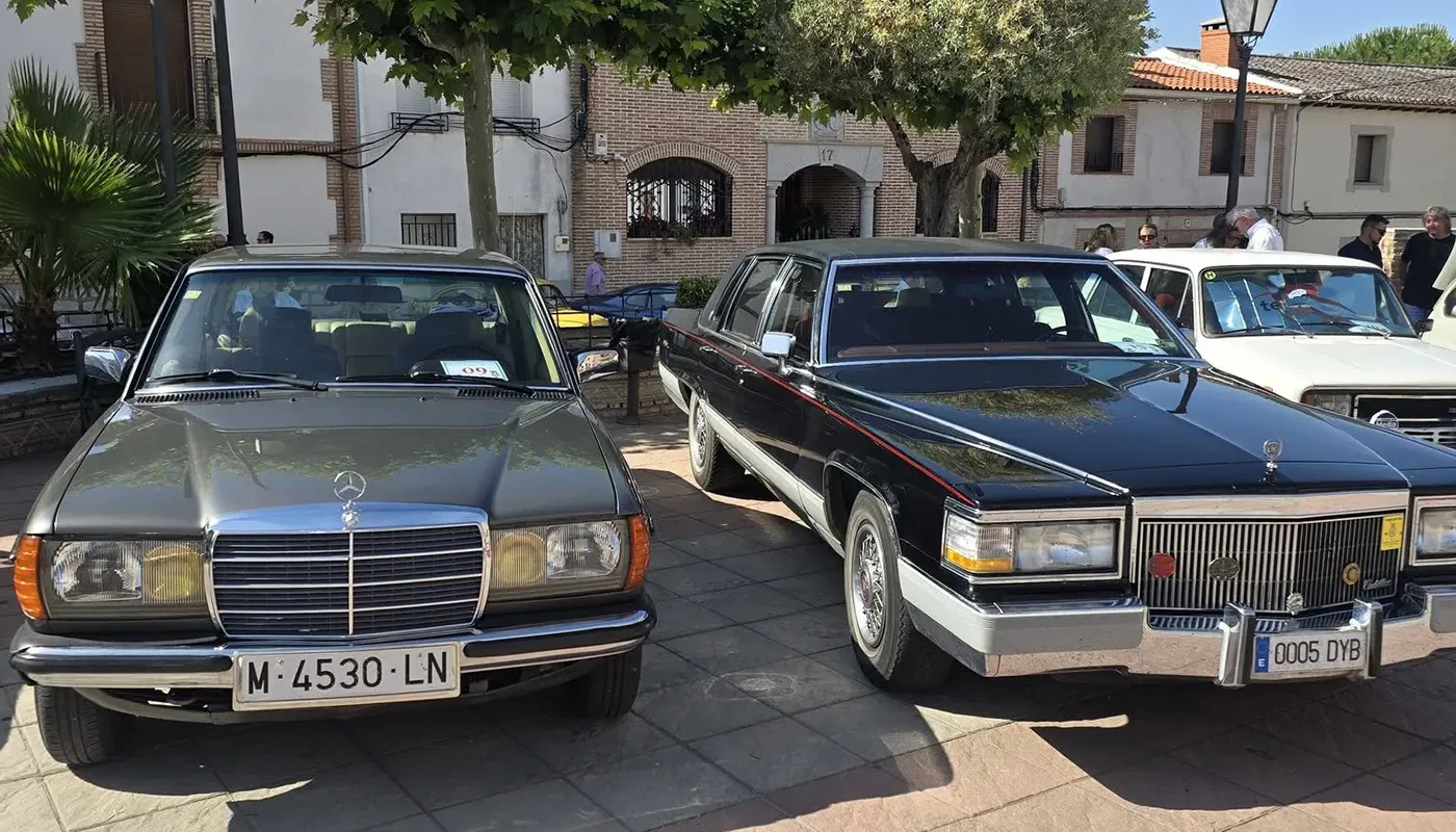 Vehículos clásicos durante la concentración celebrada en El Casar de Escalona