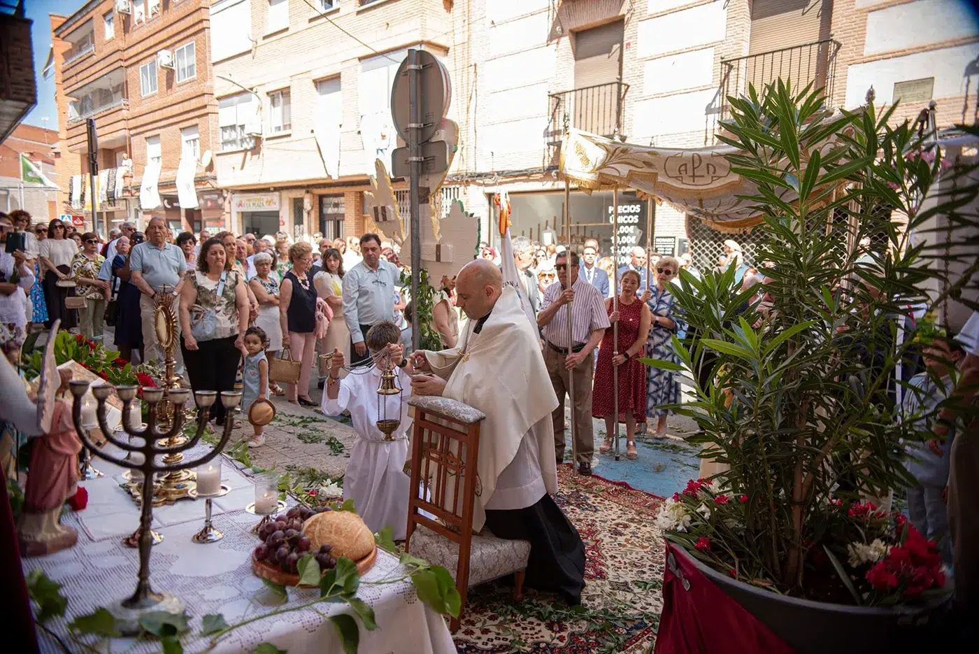 Calles decoradas de Fuensalida durante la celebración del Corpus Christi 2026