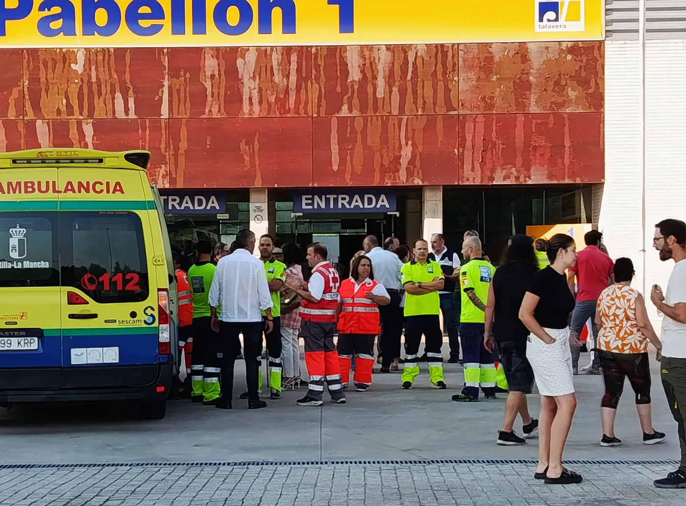 Dispositivo de emergencia desplegado durante el incendio de la Sierra de San Vicente y atención a los vecinos evacuados.