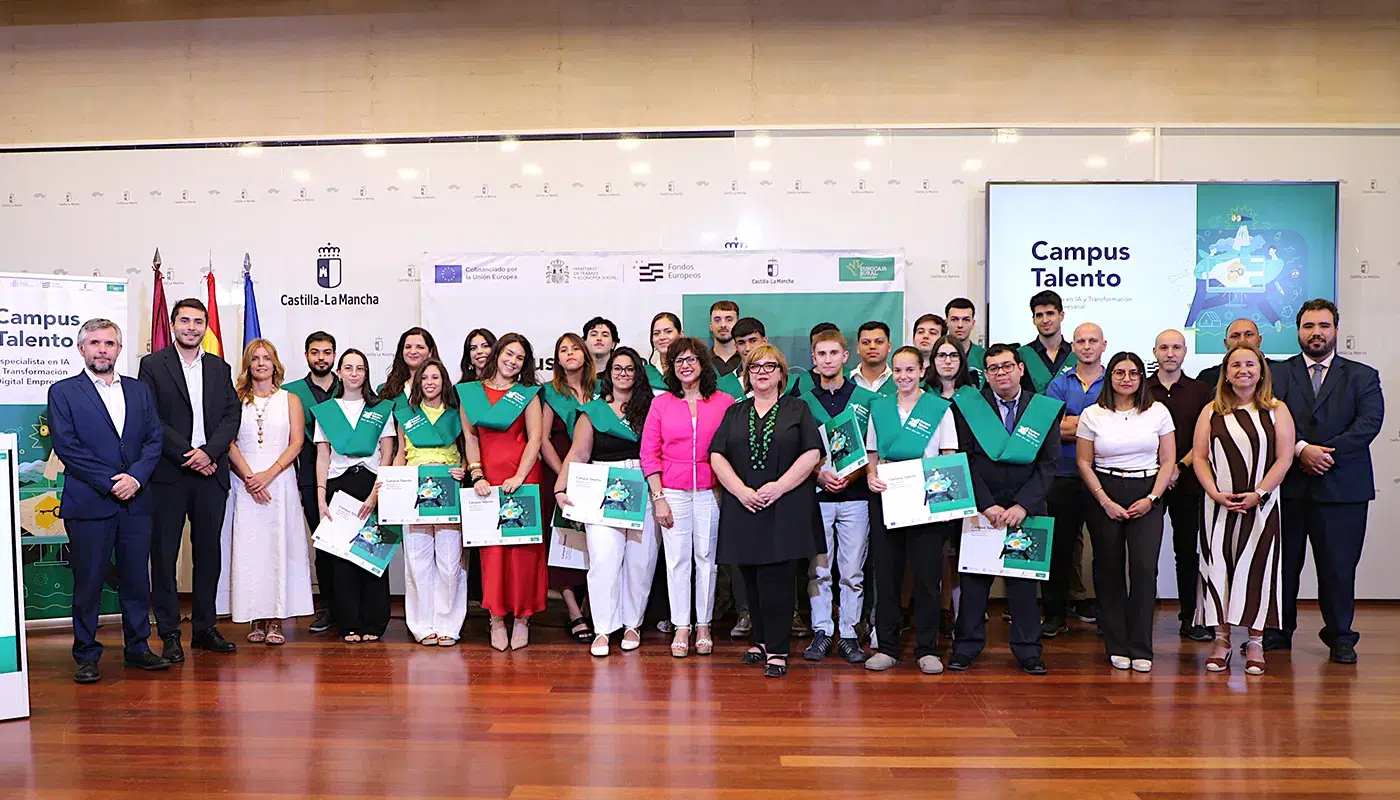 Acto-oficial-de-clausura-de-Campus-Talento-en-la-Consejeria-de-Educacion-para-la-especializacion-en-Inteligencia-Artificial-en-Castilla-La-Mancha