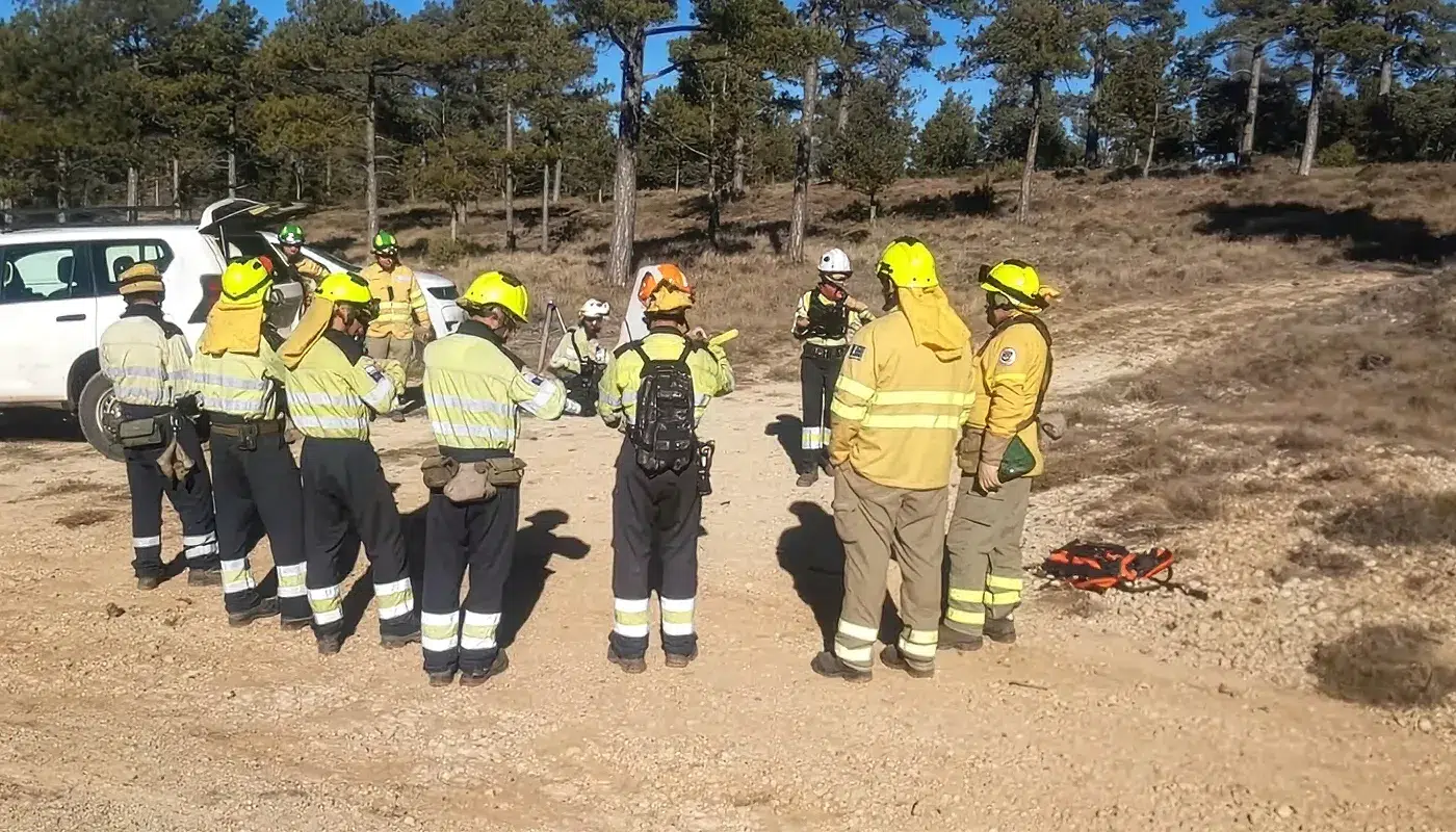 Bomberos-forestales-de-Geacam-durante-las-labores-de-extincion-de-un-incendio-forestal-en-la-provincia-de-Toledo