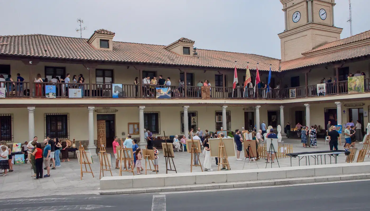 Camarena transformó la Plaza Virgen de la Caridad con obras de artistas locales