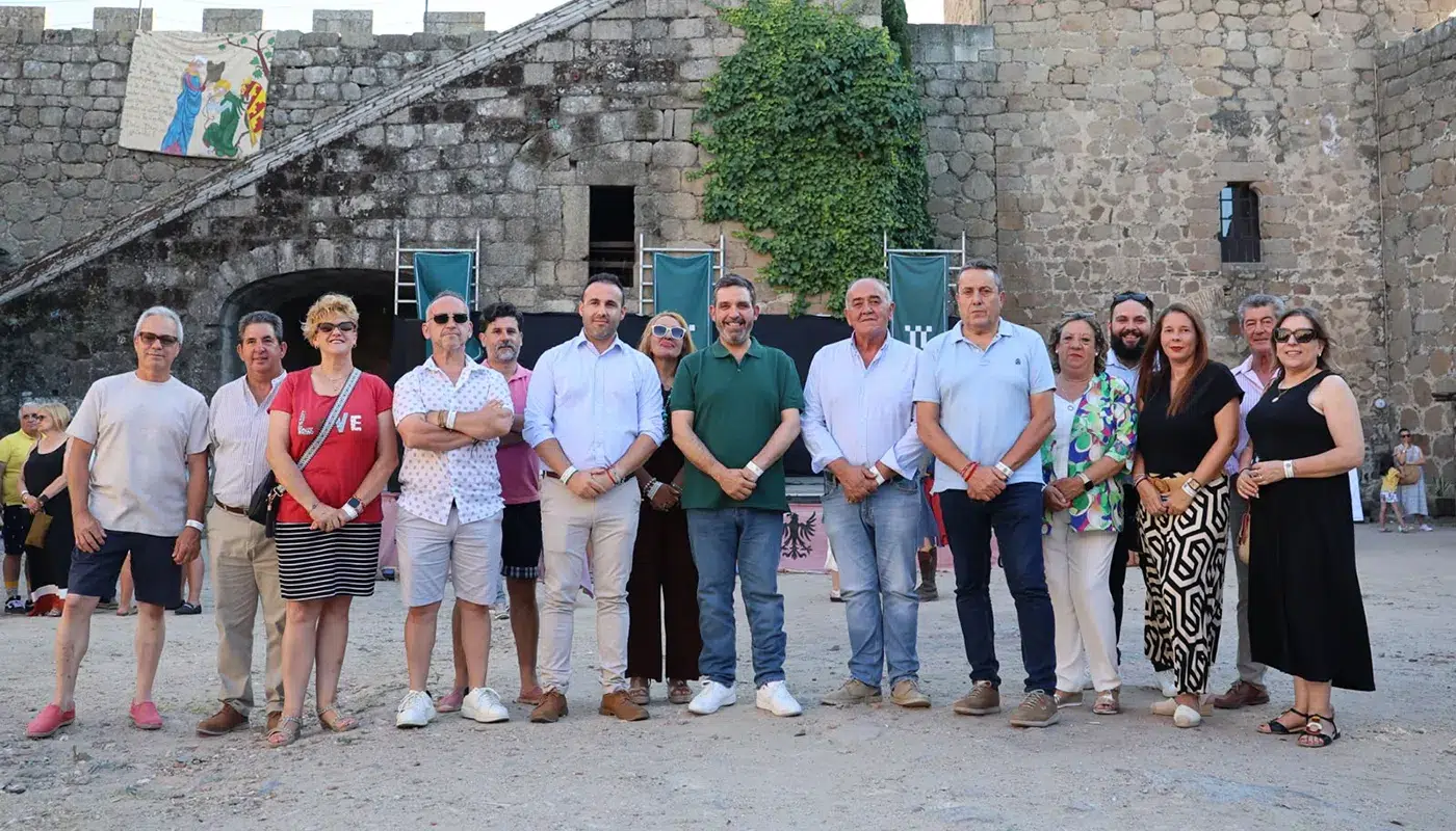 Participantes-disfrutan-de-las-actividades-del-programa-de-la-Diputacion-de-Toledo-en-el-castillo-de-Oropesa