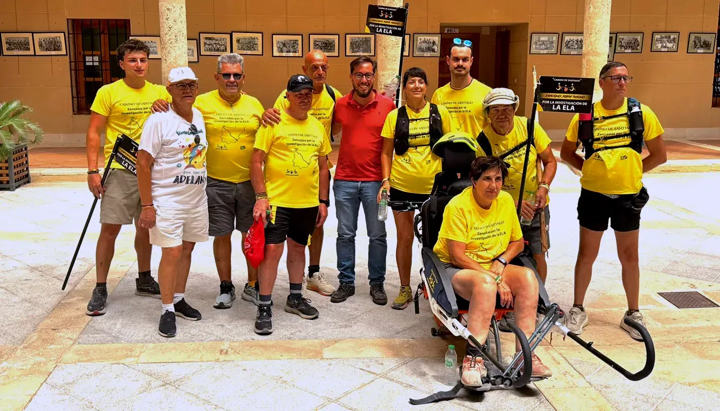 Recepción municipal a los miembros del reto solidario contra la ELA en Torrijos