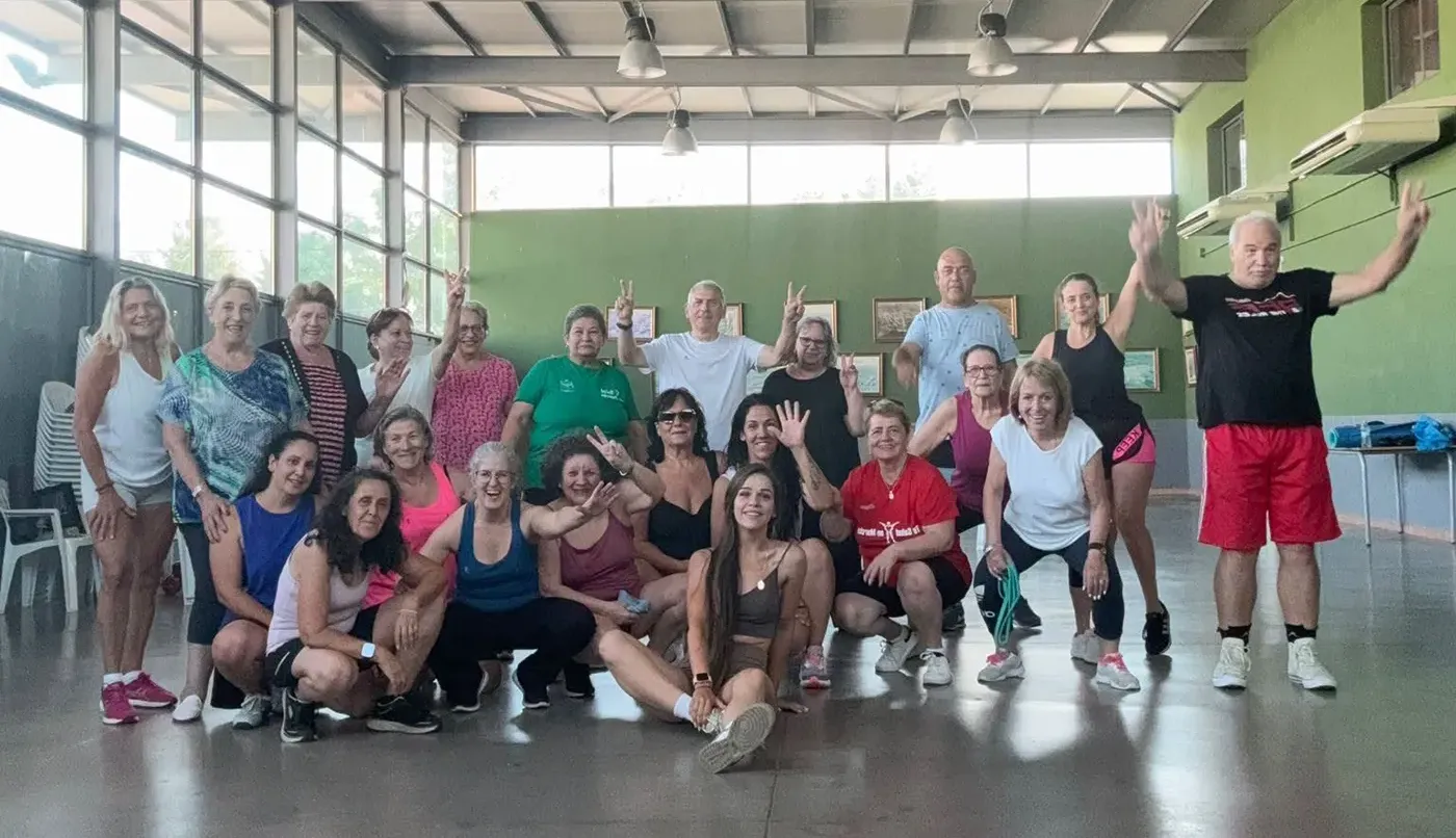 Participantes de las actividades de Gimnasia de Mantenimiento y HIIT durante la clausura de la temporada en El Casar de Escalona.