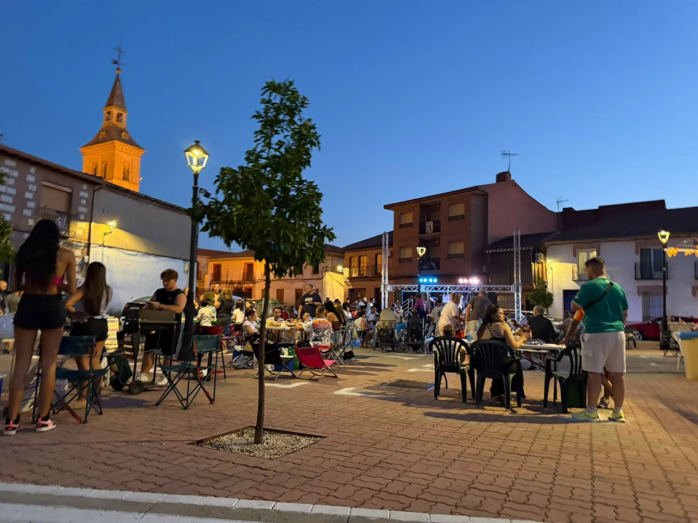 Vecinos de Portillo de Toledo durante las actividades celebradas en la Cena de Verano, la Fiesta del Agua y la elección de la Reina y Damas.