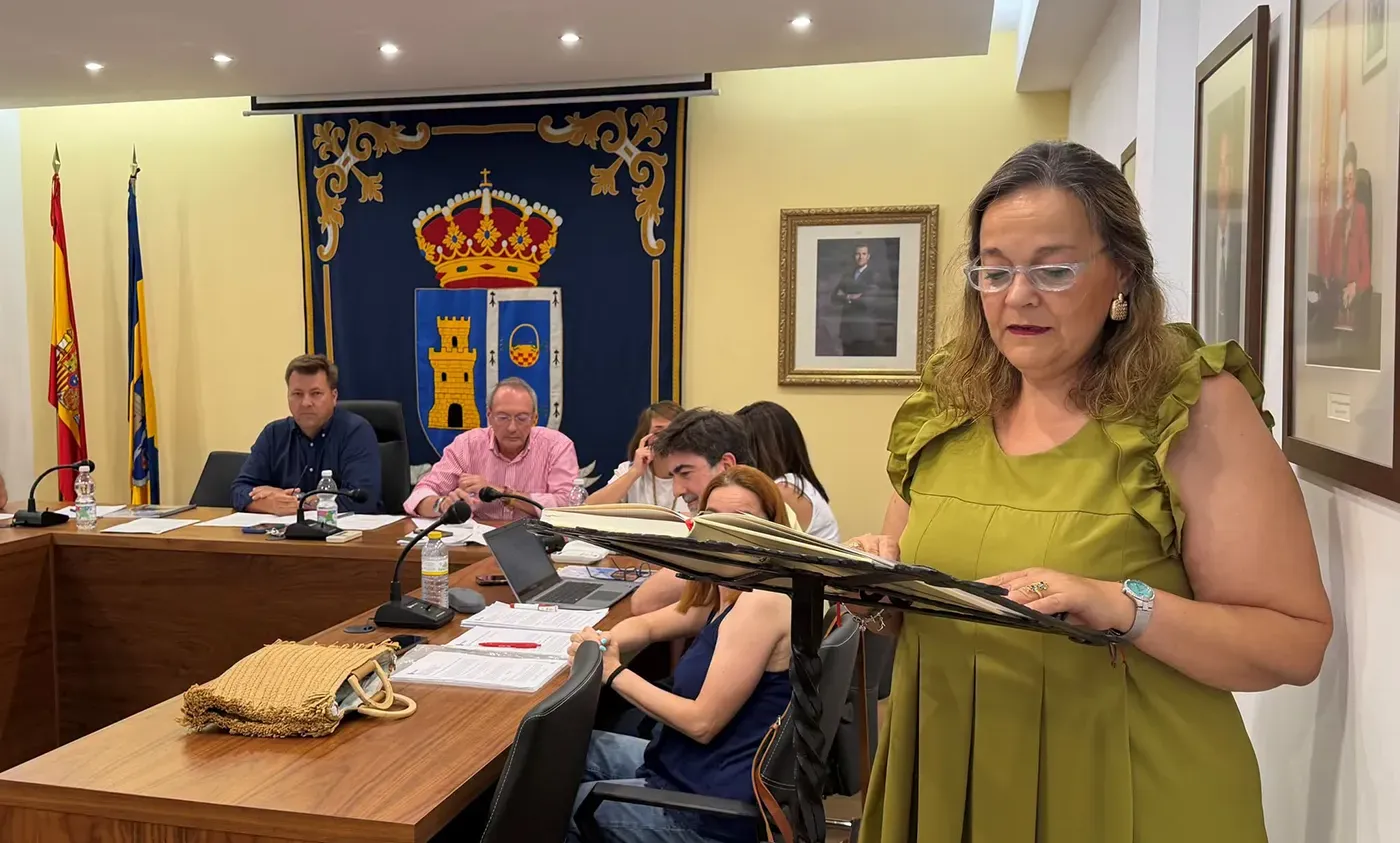 Diana María Tajuelo Colilla tomó posesión como concejala del Grupo Socialista en Santa Olalla.