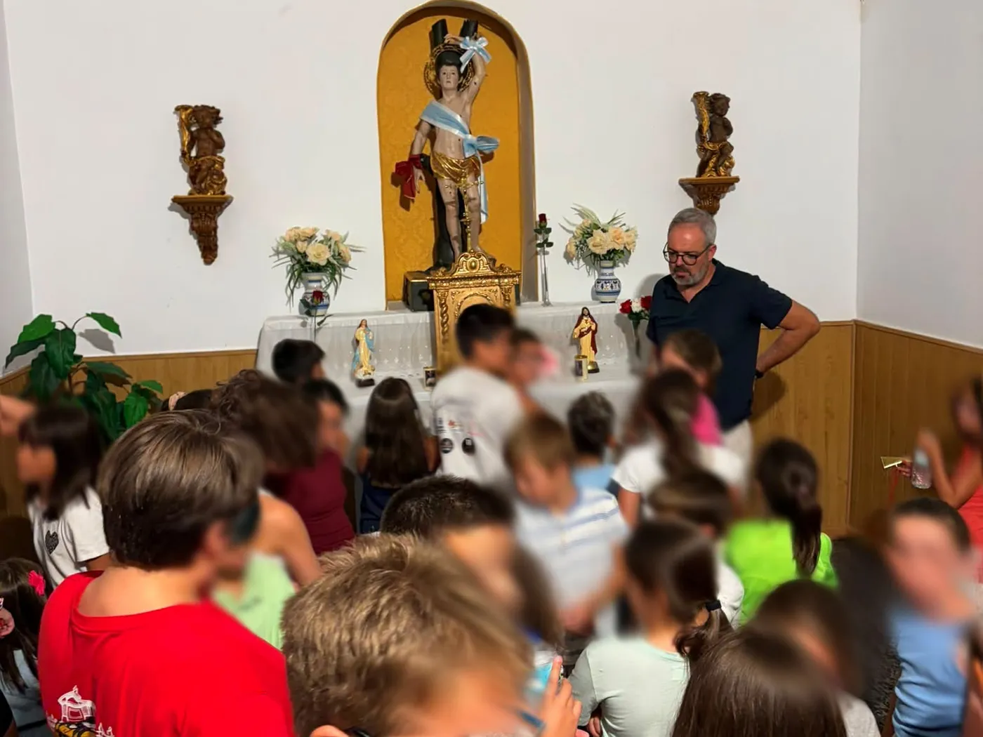 Participantes en la ruta guiada infantil «Santa Olalla: Historias y Leyendas».