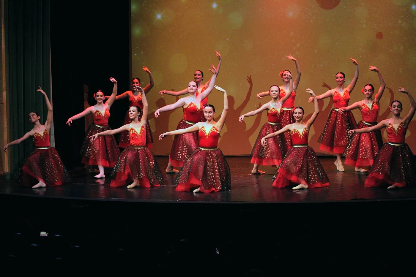 El Auditorio del Palacio de Pedro I acogió una nueva edición del Festival de Danza Gema Sánchez con cerca de 160 participantes.