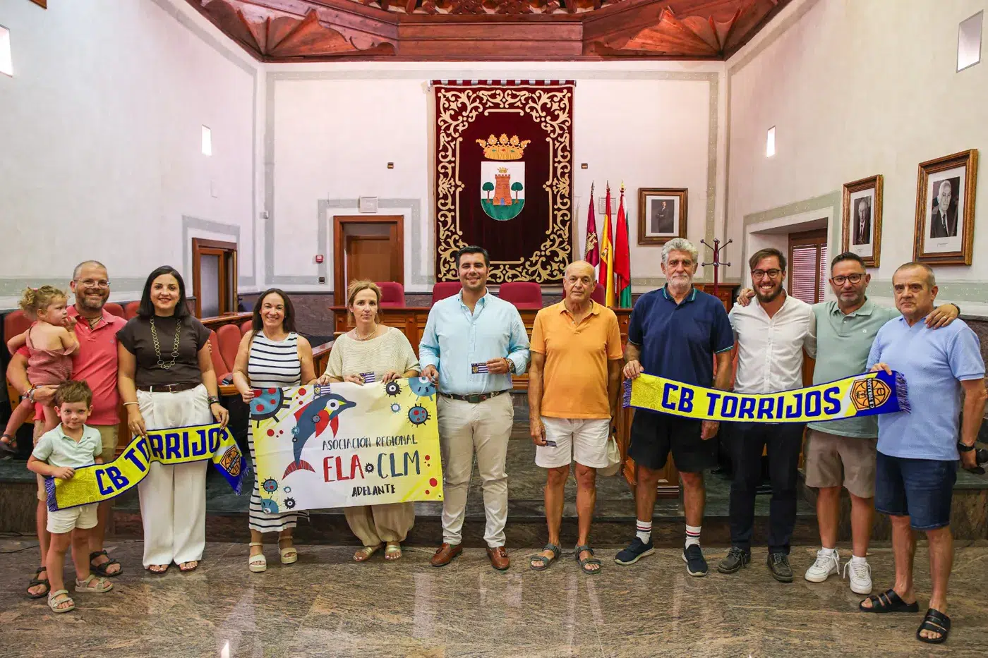 Presentación de la nueva bufanda del CB Torrijos en el Ayuntamiento de Torrijos (4)