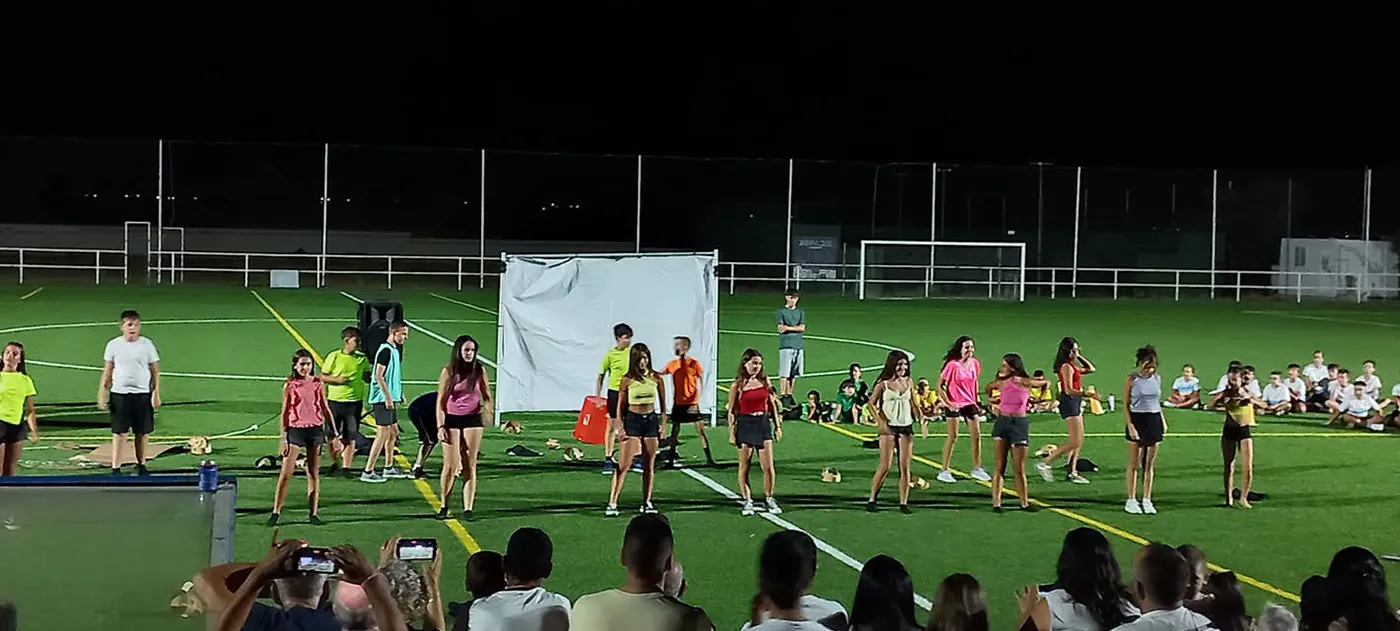 El Campamento de Camarena despide julio con un festival inspirado en el Mundial