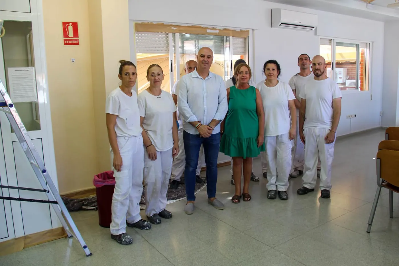 Trabajos de saneamiento y pintura en instalaciones municipales de Fuensalida.
