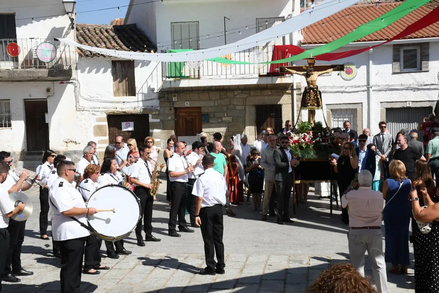 La Banda de Música acompañó la procesión. La Banda de Música acompañó la procesión.