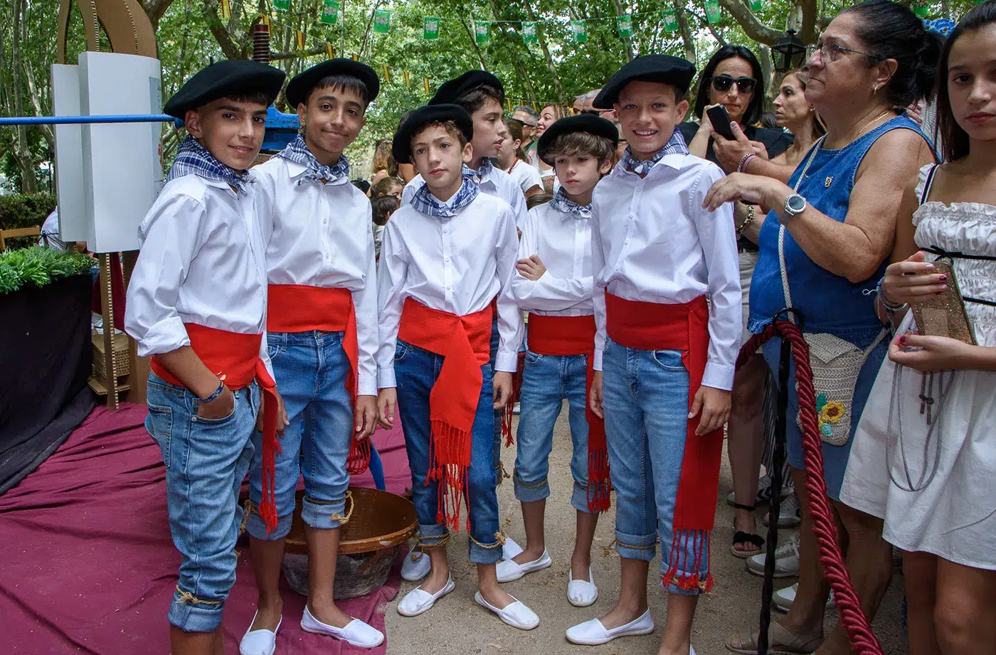 Los niños danzantes de la Virgen de la Natividad han protagonizado este sábado la tradicional pisada de la uva