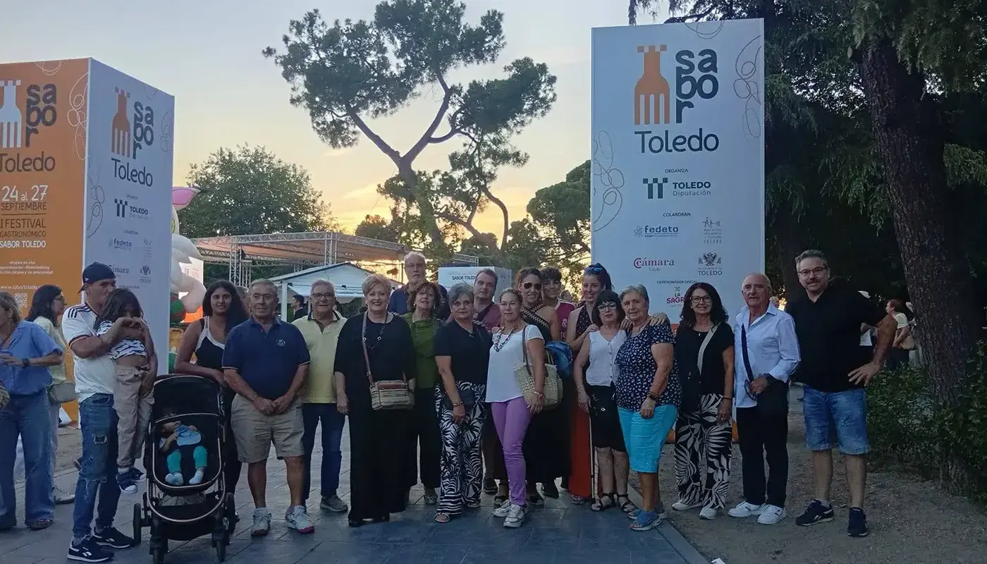 Carmena y la empresa local Valle de Locos durante su participación en el I Festival Sabor Toledo.