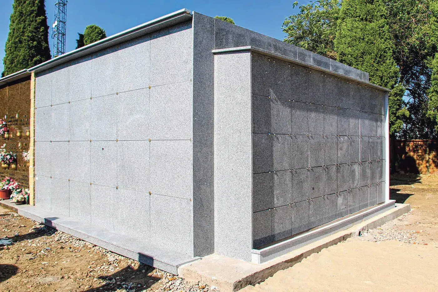 Nuevos nichos y columbarios instalados en el Cementerio Municipal de Fuensalida.