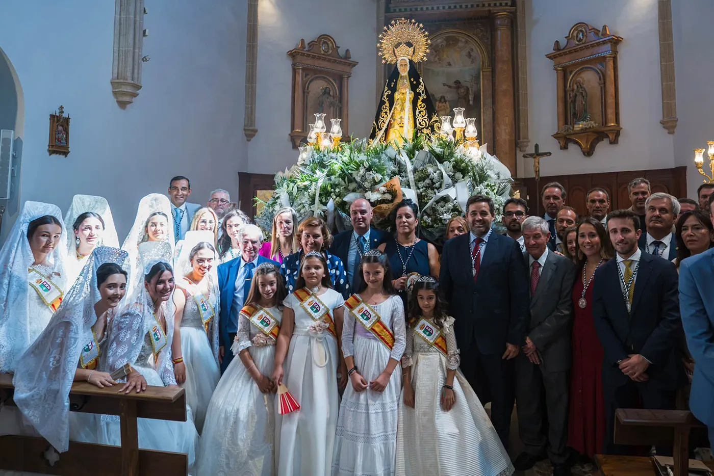 Desfile de carrozas durante las Ferias y Fiestas de Fuensalida 2026.