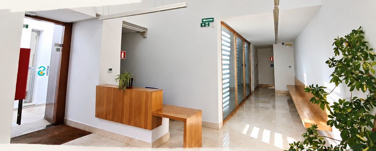 Instalaciones del Consultorio Médico de Rielves tras los trabajos de pintura realizados por el SESCAM.