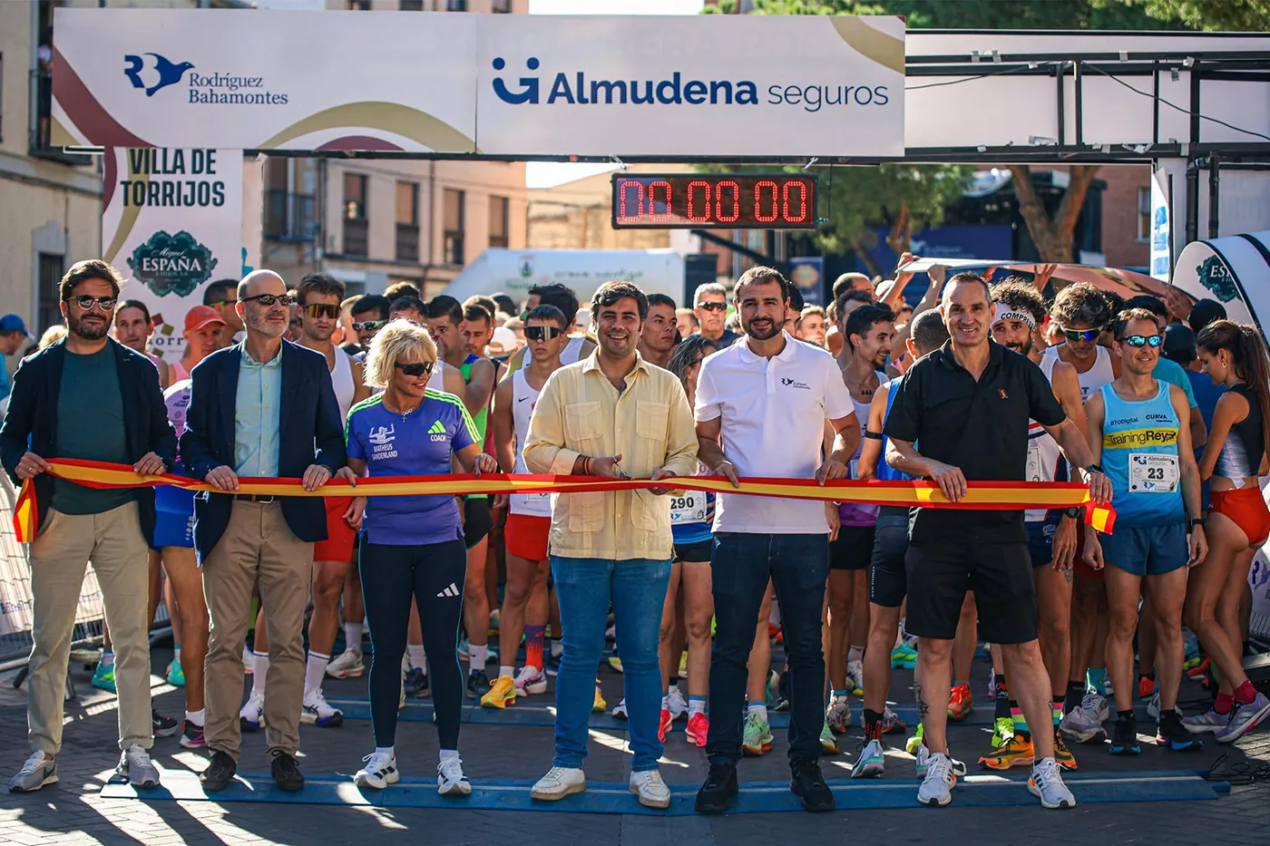Participantes en la XVIII Carrera Popular Villa de Torrijos celebrada en la plaza de San Gil.