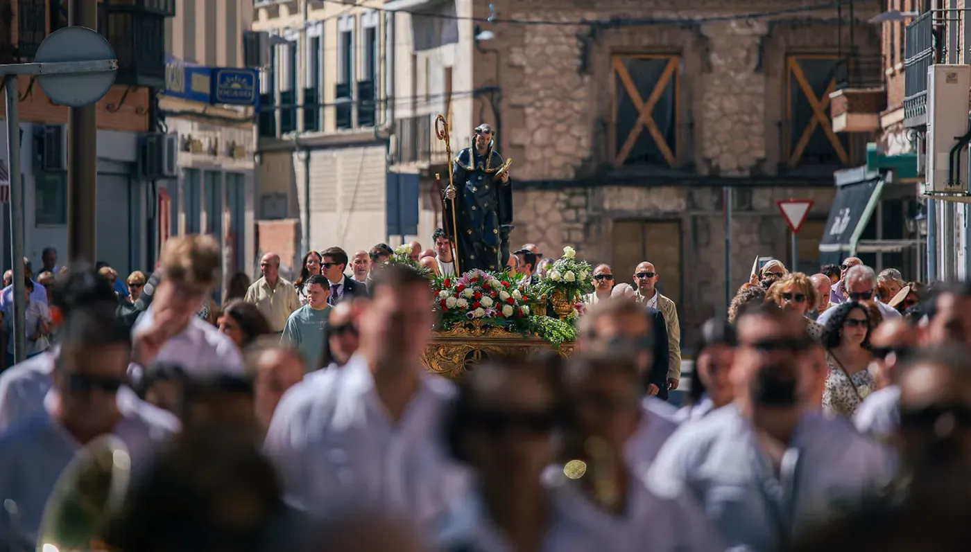 Procesión de San Gil Abad por las calles de Torrijos durante la celebración del 1 de septiembre.