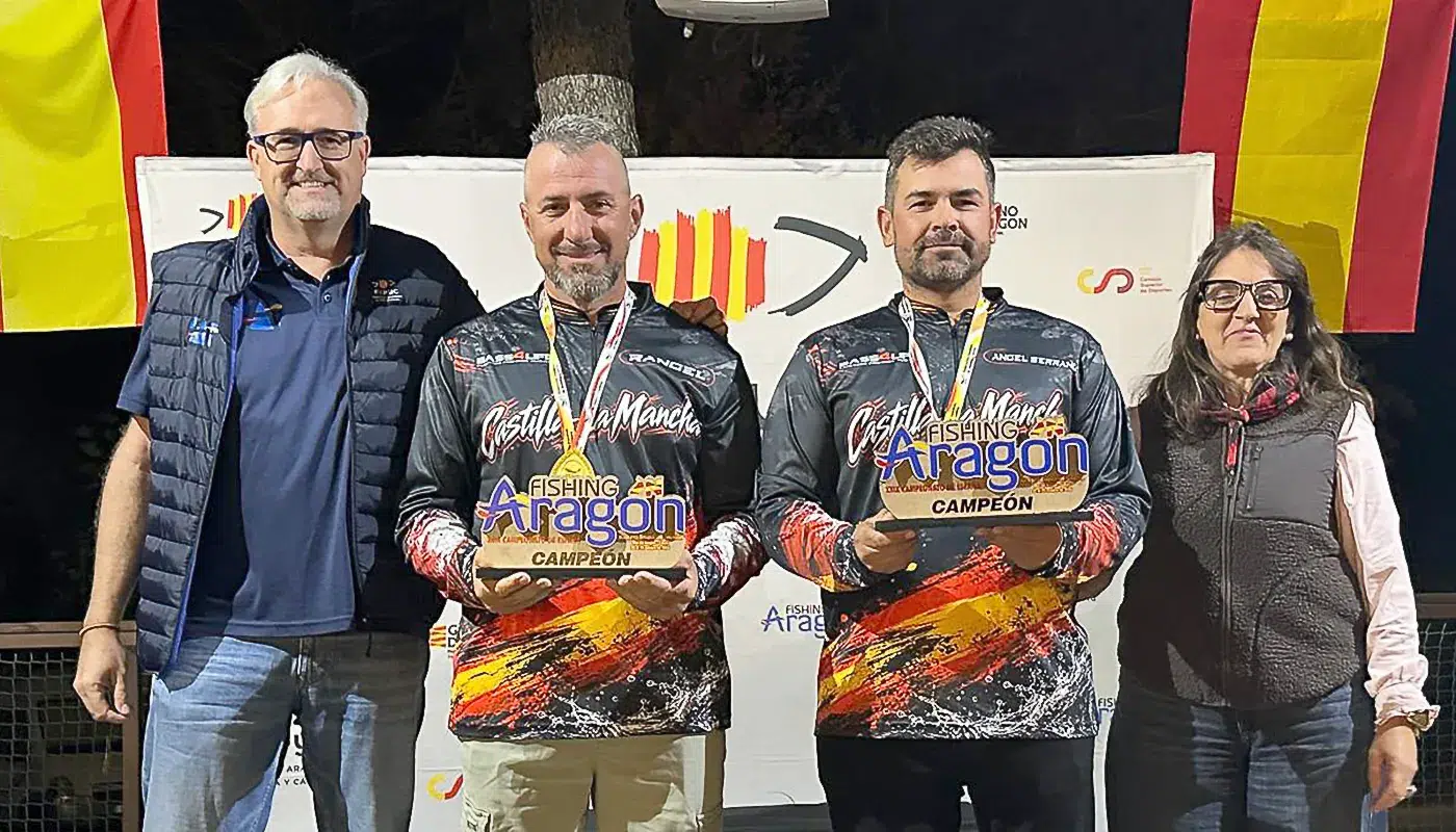 Ángel Serrano y Manuel Rangel, campeones de España de black-bass, durante el campeonato de Caspe de 2026